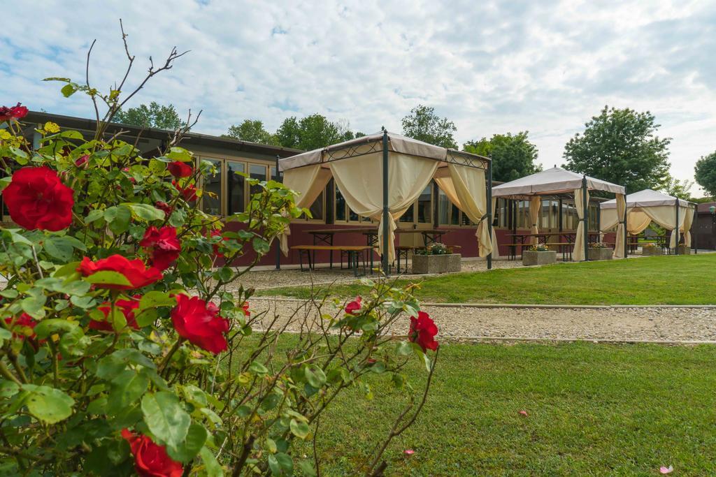 Ristorante Albergo Al Donatore Teor Exterior photo