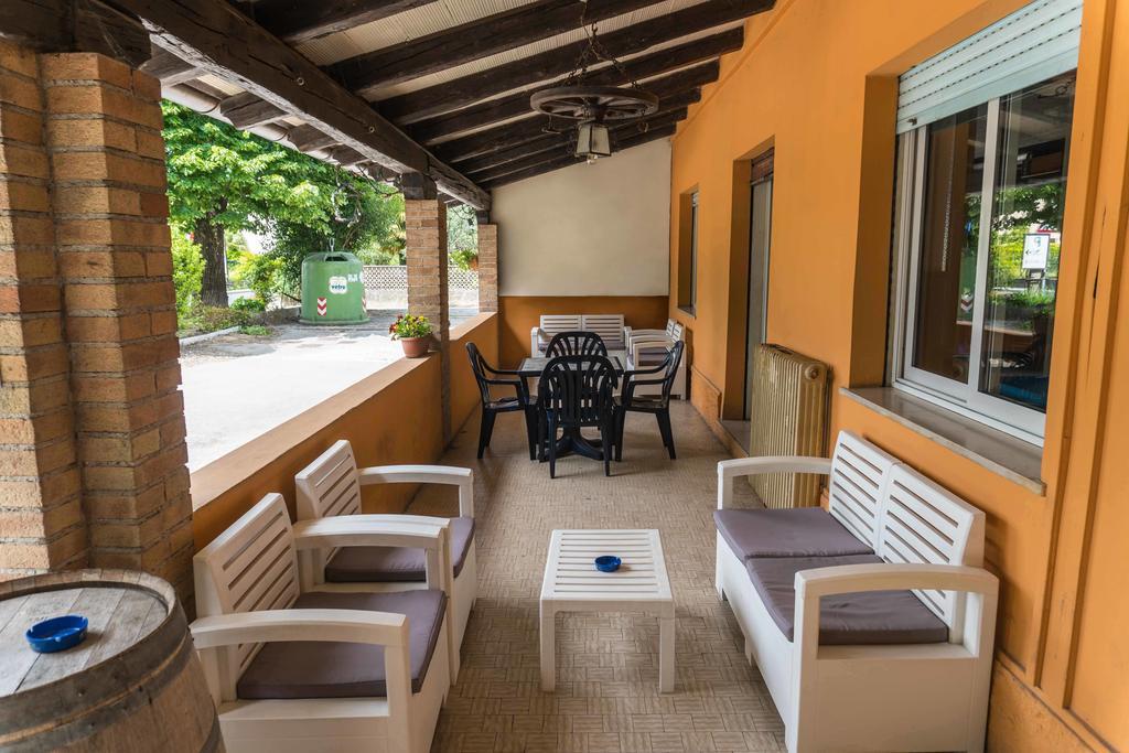 Ristorante Albergo Al Donatore Teor Exterior photo